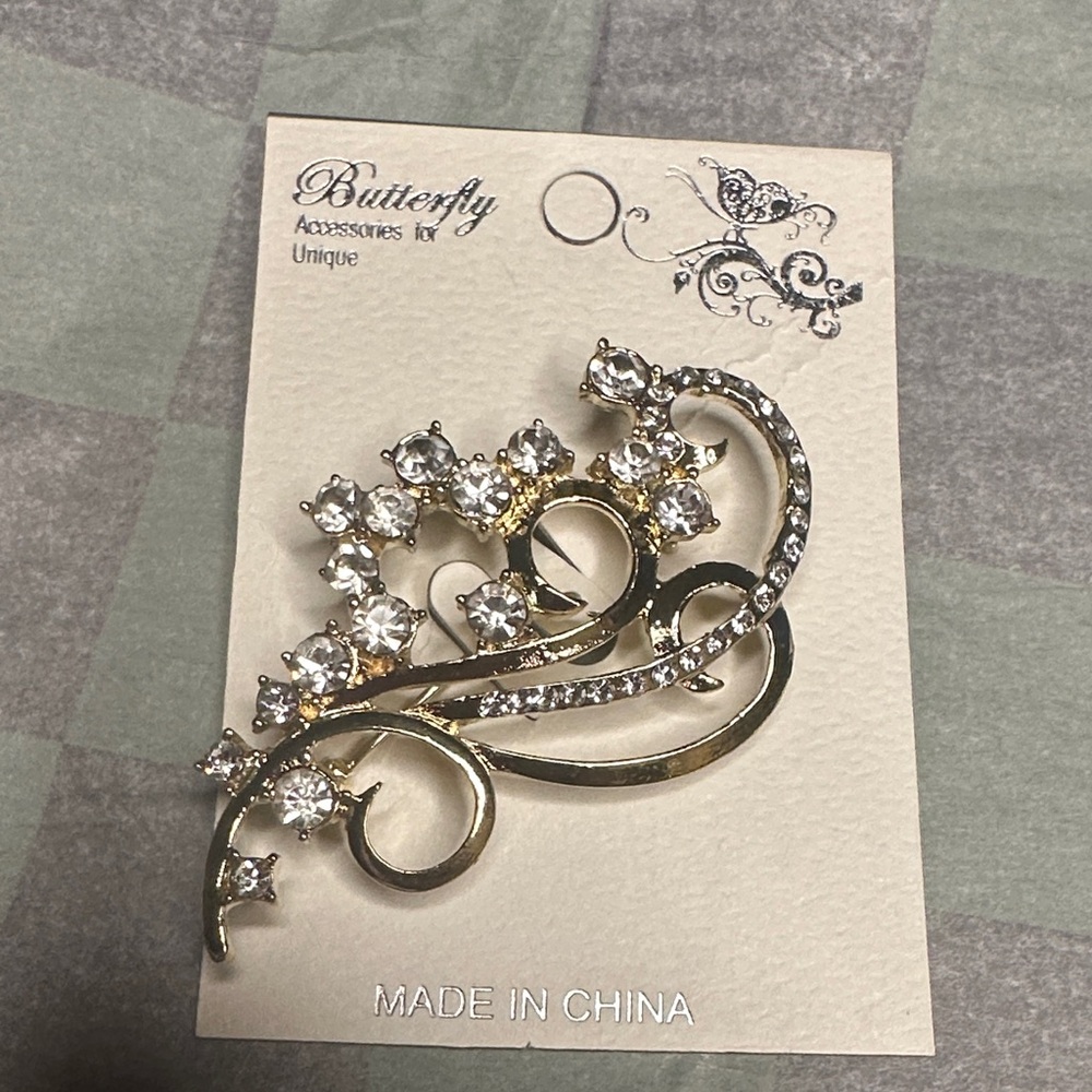 Butter Gold Scroll Crystal Brooch